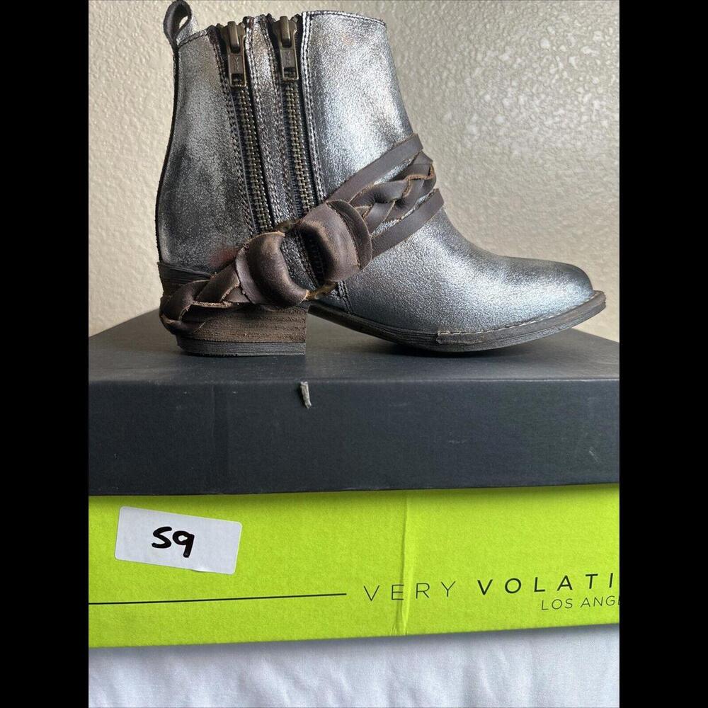 Very Volatile Silver/Brown Leather Women Size 6 Western‎ Moto Yokel Boots